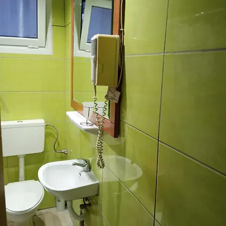 ισόγειο σπίτι 60τμ, *